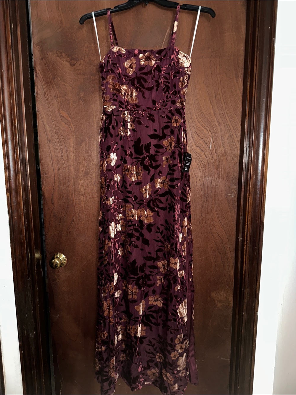 Lulu's Burgundy Maxi Dress with Metallic Gold Floral Detail XS, S